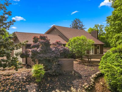 3844 Lake Point Dr