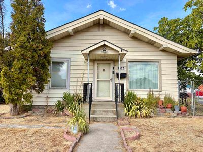 3923 E Pacific Ave