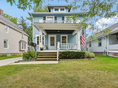 1563 Larchmont Ave
