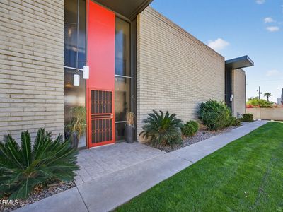 1623 E MARYLAND Avenue