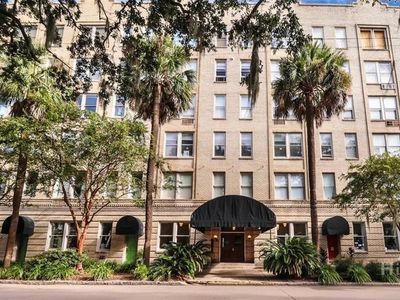 106 W Gwinnett Street #5F