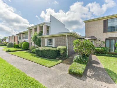 1307 Town Cir #4