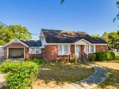 563 E Main St