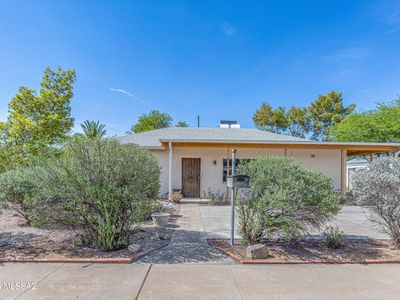 3958 E Louis Ln