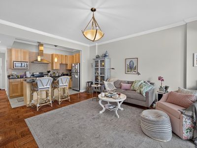 2 Hawthorne Pl APT 17G