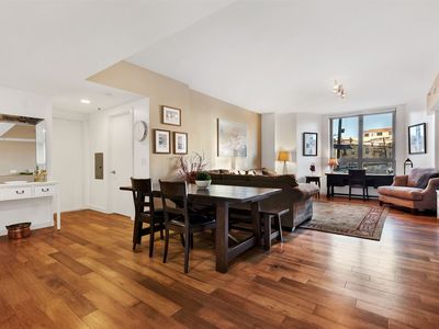 609 Observer Hwy #303