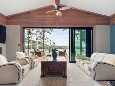 1713 Weatherswood Drive NW