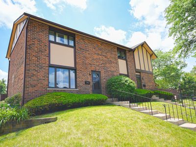 18W177 Lowell Ln