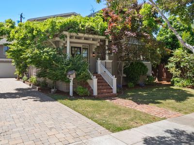 1129 Balboa Ave