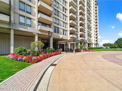 1 Bratenahl Pl APT 1108