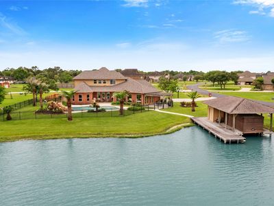 303 Lago Circle Dr S