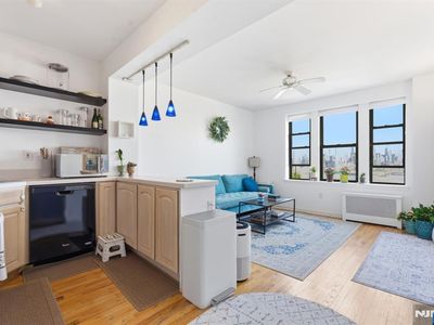 883 Boulevard E Blvd #1F