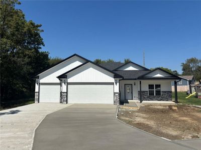 105 W Fawn Dr