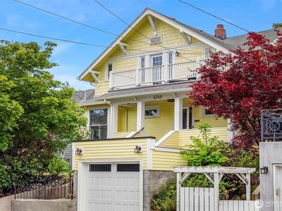 4749 Thackeray Place NE