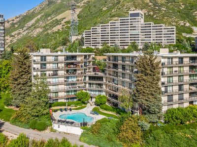 900 S Donner Way APT 203