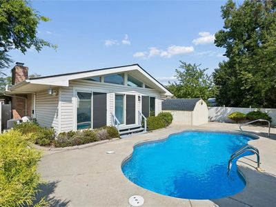 19 Prince James Dr