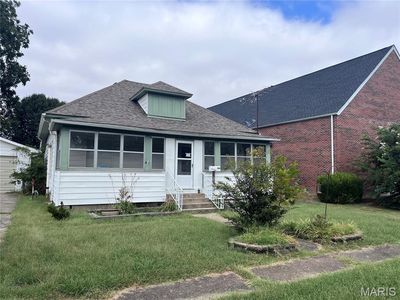 104 E 5th St