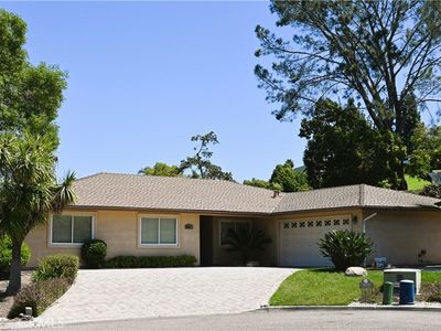 1075 La Reina Dr