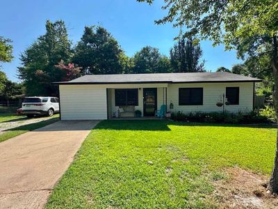 109 Dogwood St