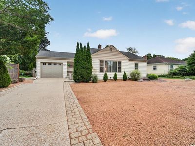 1127 W Colonial DRIVE