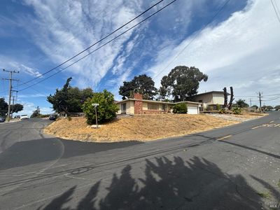 1064 Manor Road