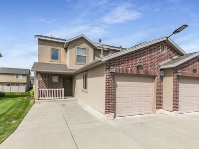 2439 N Wellington Dr