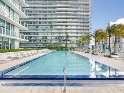 79 SW 12th St #PENTHOUSE 3904S