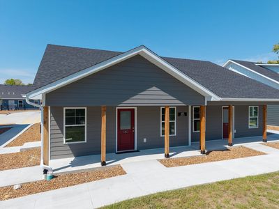605 N 4th St #100