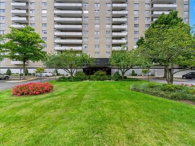 7320 Glenroie Ave APT 2L