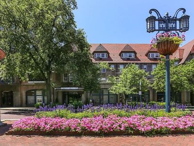 1 Station Sq APT 411