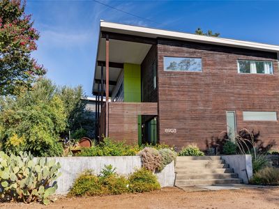 8903 San Leandro Dr