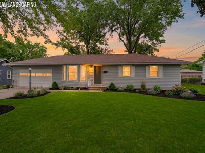 605 NW Lakeview Rd