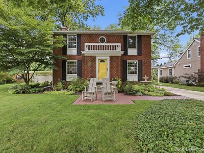 445 W Lawrence Ave