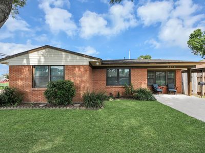 2212 Raspberry Ln