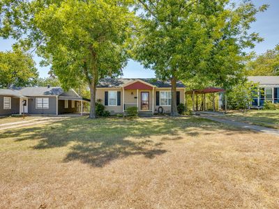 128 SE Tarrant Ave