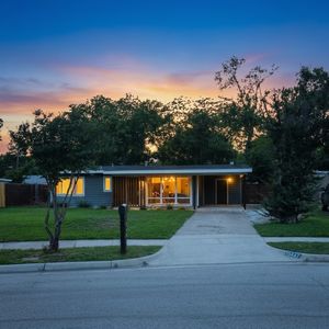 10447 Sylvia Dr