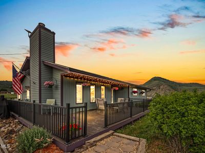 686 East NEVAVA Street