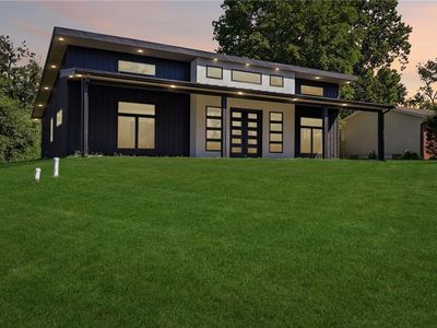 Property at 1013 E 10th St, Carrollton, MO