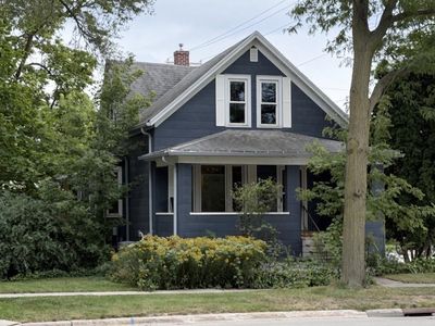 843 Dousman St