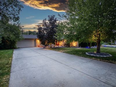 3704 E Brighton Point Dr S