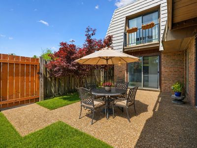 101 Cedarwood Ln