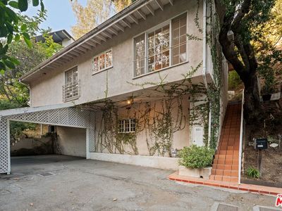 8011 Padre Ln