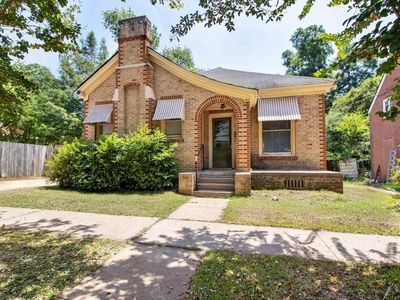 106 N College St