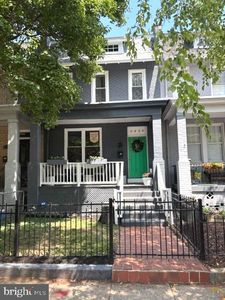 2429 3rd St NE