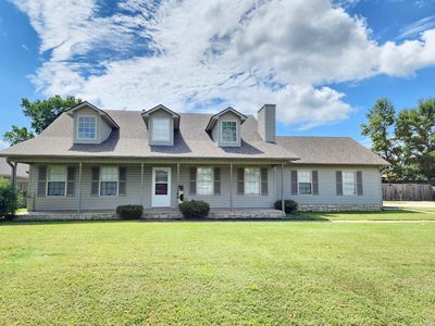 108 Meadows Ln