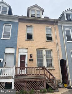 633 York St