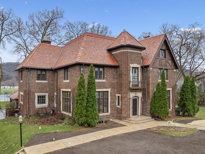 51 W Sarnia St