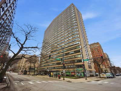 2930 N Sheridan Rd APT 1912