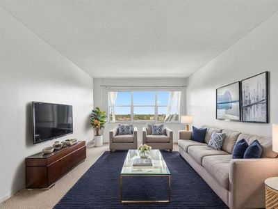 2555 NE 11th St #804