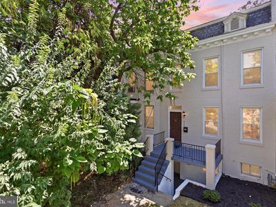 608 Kenyon St NW